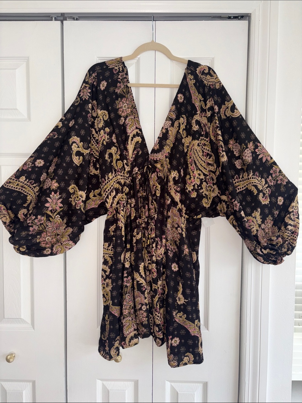 FREE PEOPLE Black Paisley V-Neck Floral Blouse with Balloon Sleeves